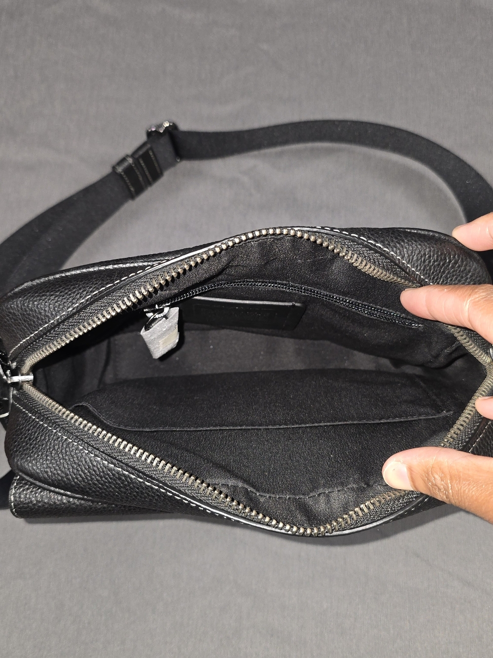 COACH New York Black Leather Men's Crossbody Bag - Picture 5 of 10